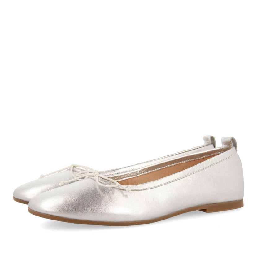 Satteins women's silver leather ballet flats