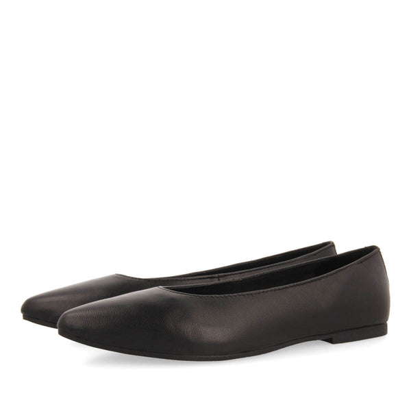 Slagelse women's black leather ballet flats with pointed toes