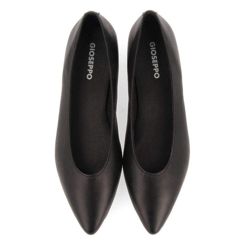 Slagelse women's black leather ballet flats with pointed toes