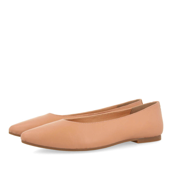 Slagelse women's nude leather ballet flats with pointed toes