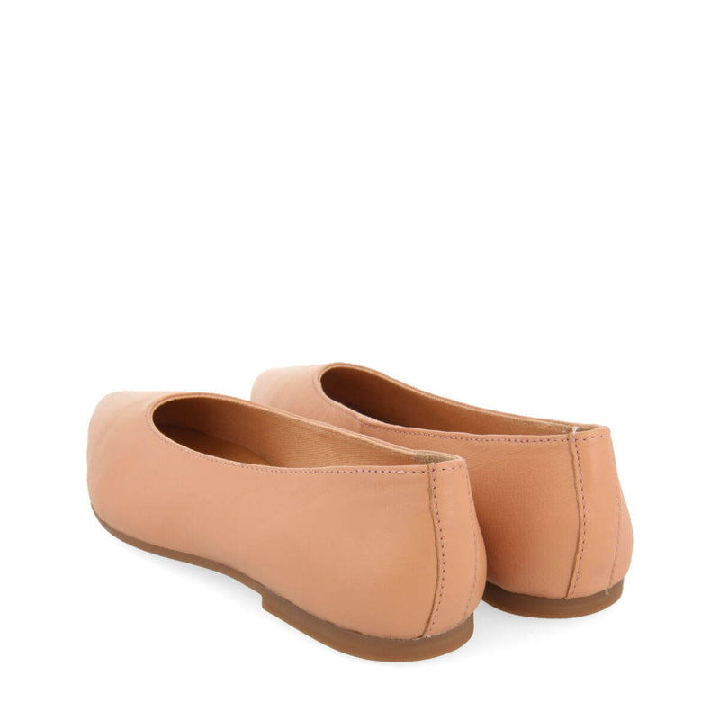 Slagelse women's nude leather ballet flats with pointed toes