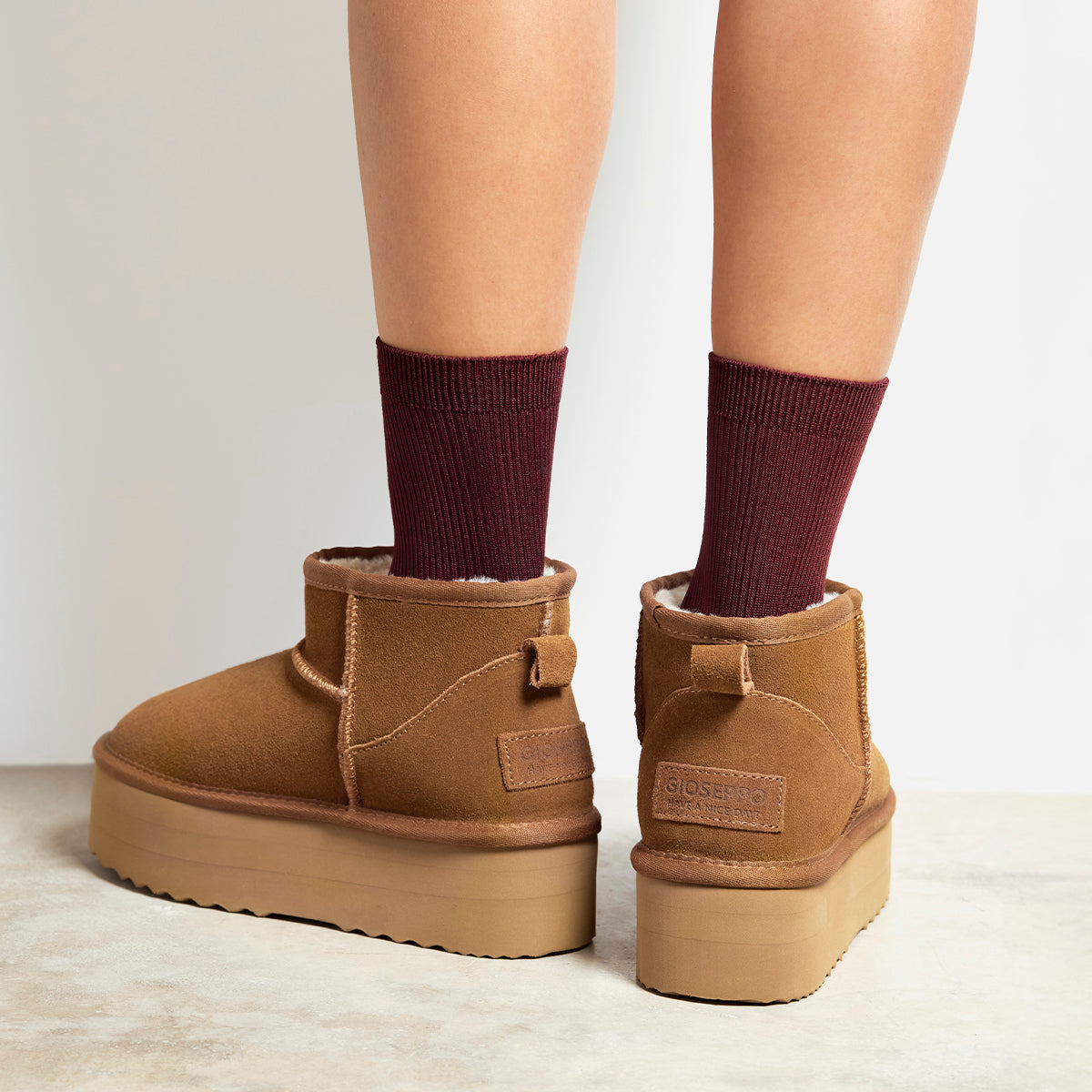 STIVALI MARRONI ESTILE AUSTRALIANO CON PIATTAFORMA DA DONA BANCROFT