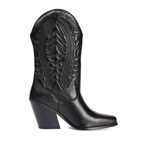 BOTA TIPO COWBOY EN PIEL NEGRO CON DETALLE DE BORDADO PARA MUJER HERLEV