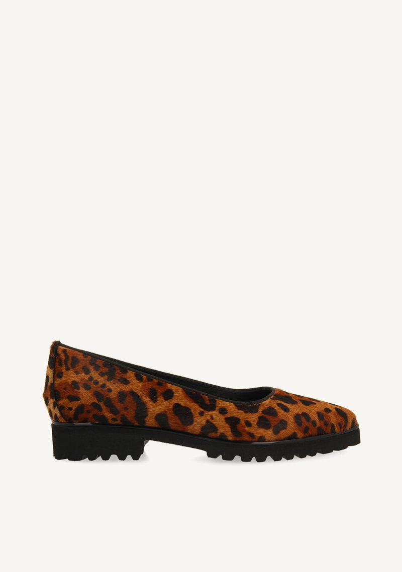 Ruka women's leopard-print leather ballet flats with thick track soles