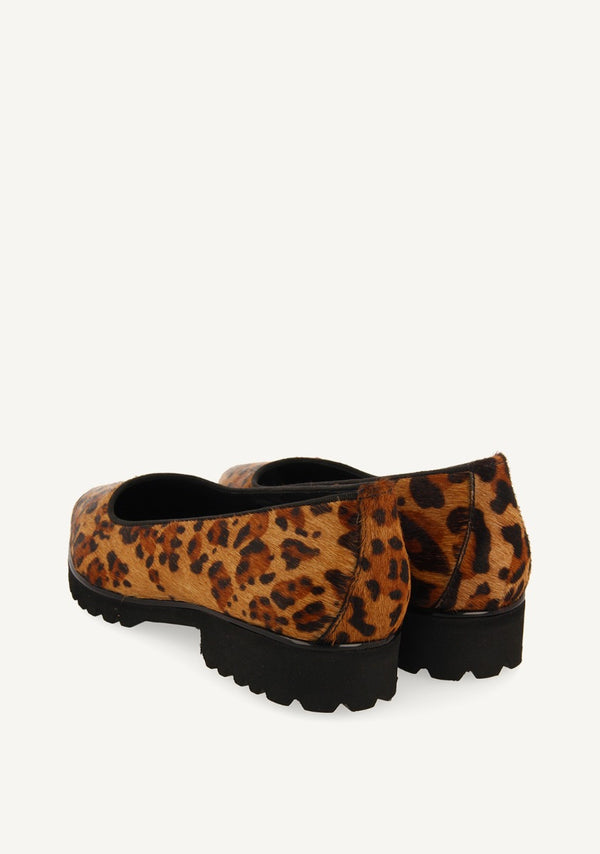 Ruka women's leopard-print leather ballet flats with thick track soles