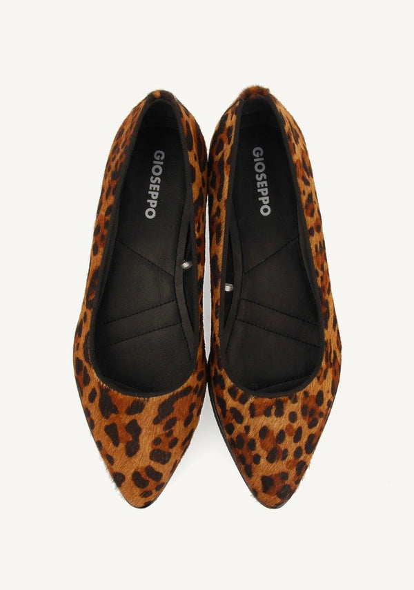 Ruka women's leopard-print leather ballet flats with thick track soles