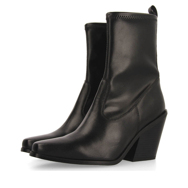 Bota elástica de piel color negro y punta semicuadrada para mujer drymen