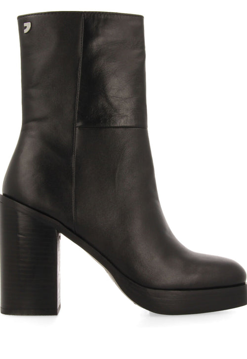 Bota media en piel color negro con tacón ancho y plataforma para mujer andoya