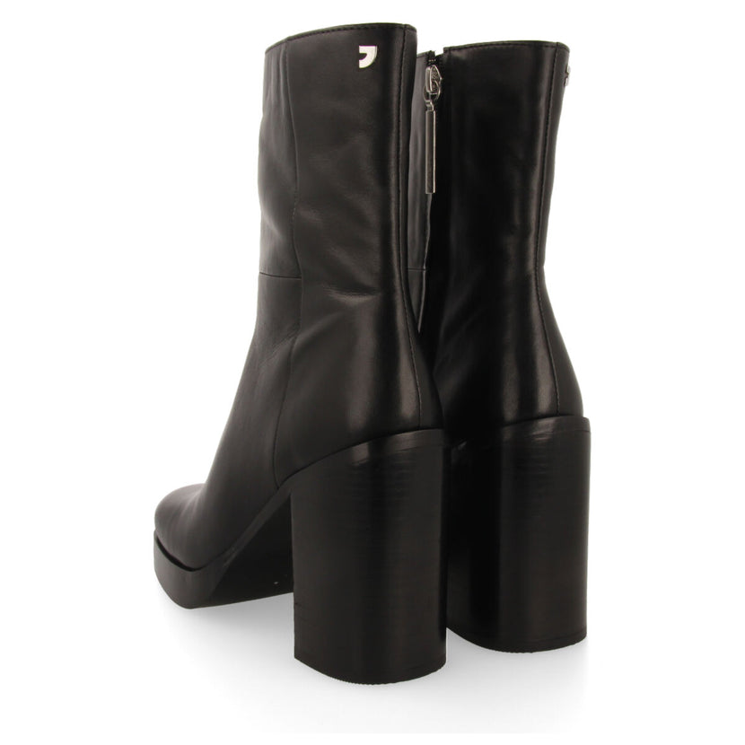 Bota media en piel color negro con tacón ancho y plataforma para mujer andoya