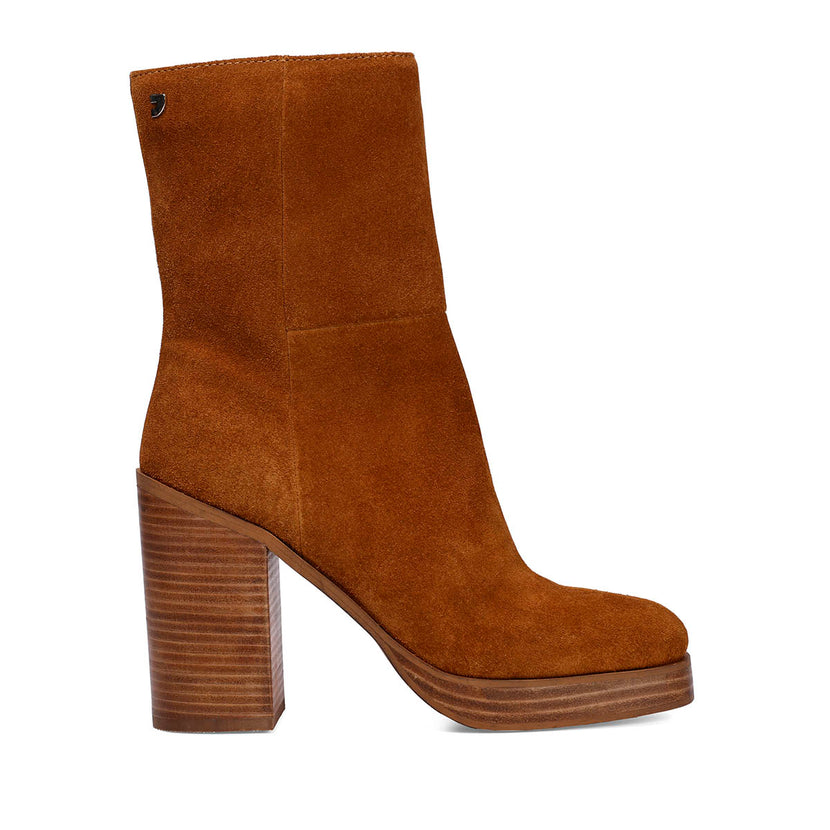 Bota media en piel de color cuero con tacón ancho y plataforma para mujer stranda