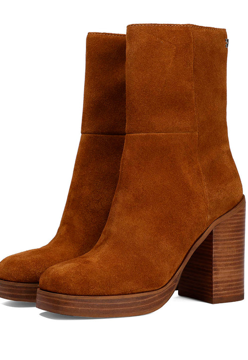 Bota media en piel de color cuero con tacón ancho y plataforma para mujer stranda