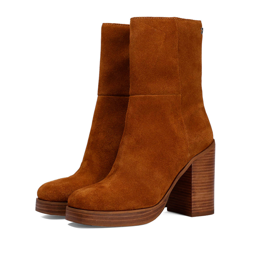 Bota media en piel de color cuero con tacón ancho y plataforma para mujer stranda
