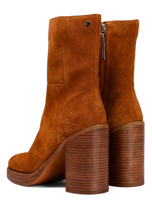 Bota media en piel de color cuero con tacón ancho y plataforma para mujer stranda