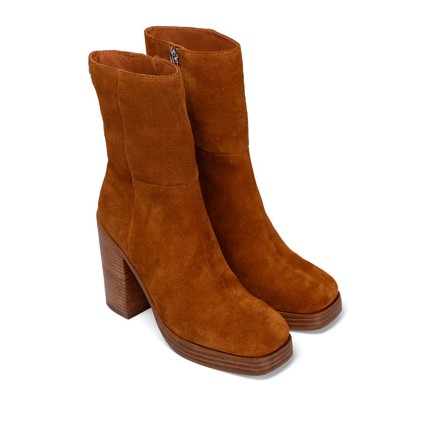 Bota media en piel de color cuero con tacón ancho y plataforma para mujer stranda