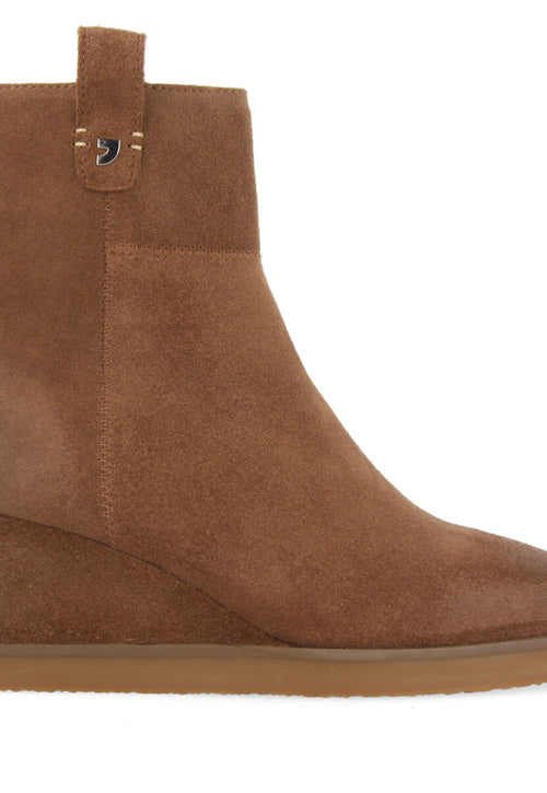 Botín taupe de serraje con cuña para mujer doland