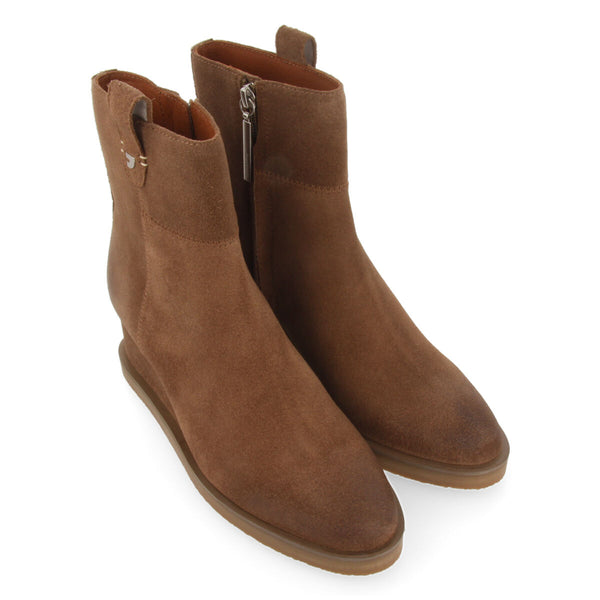 Botín taupe de serraje con cuña para mujer doland