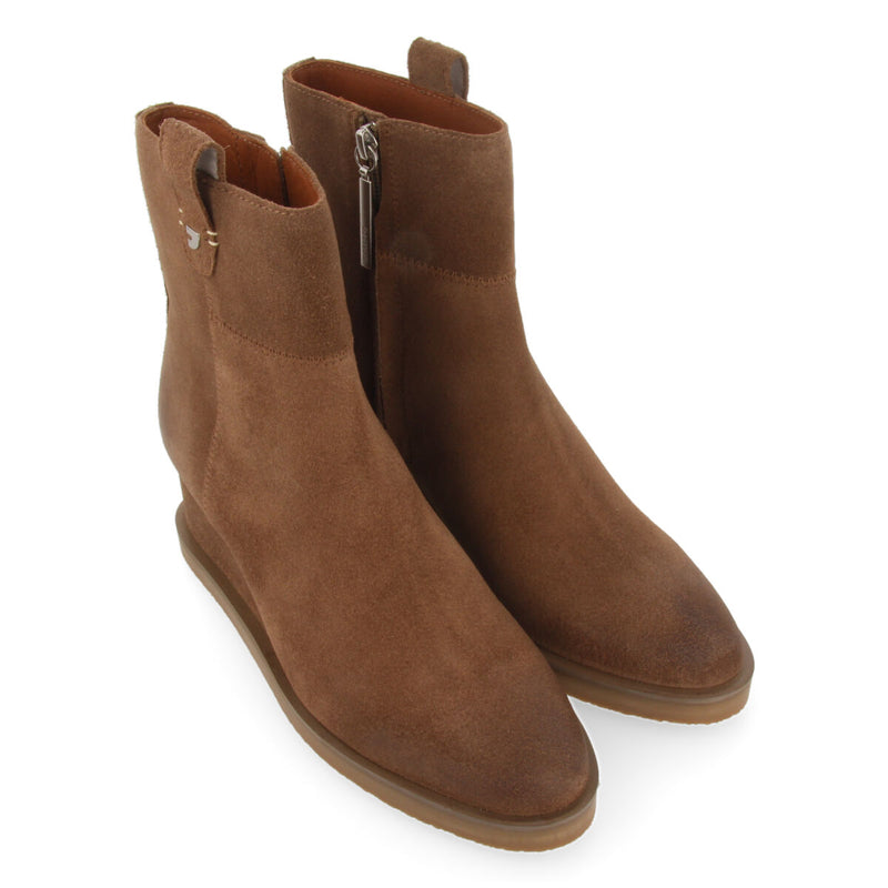 Botín taupe de serraje con cuña para mujer doland