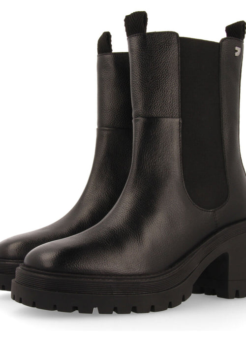 BOTIM PRETO TIPO CHELSEA COM ELÁSTICOS LATERAIS E SOLA TRACK COM TACÃO PARA MULHER HORSENS