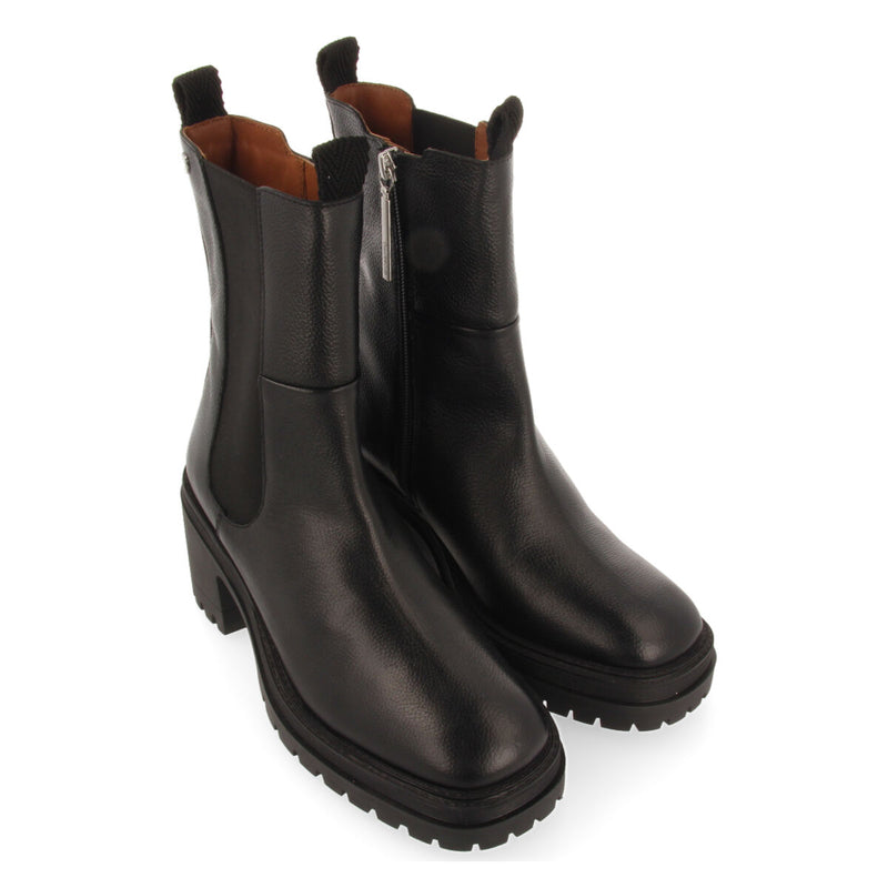 Horsens women's black chelsea boots with heeled track soles