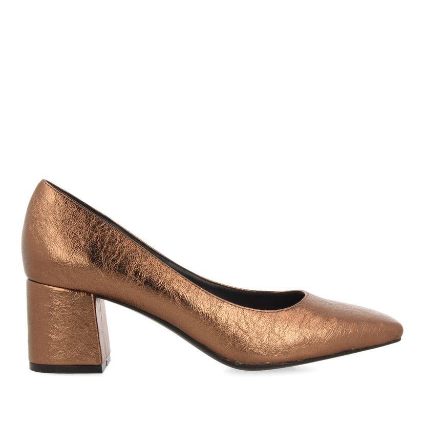Buckie women's bronze court shoes