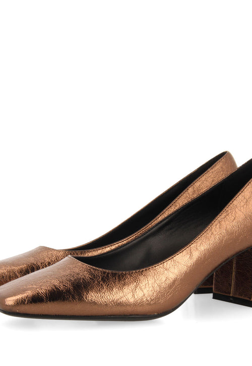 Buckie women's bronze court shoes