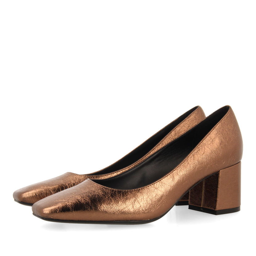 Buckie women's bronze court shoes