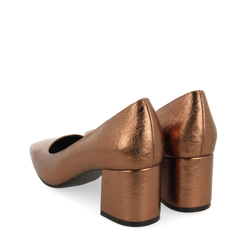 Buckie women's bronze court shoes