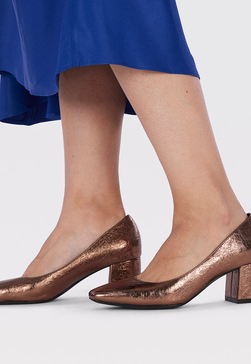 Buckie women's bronze court shoes