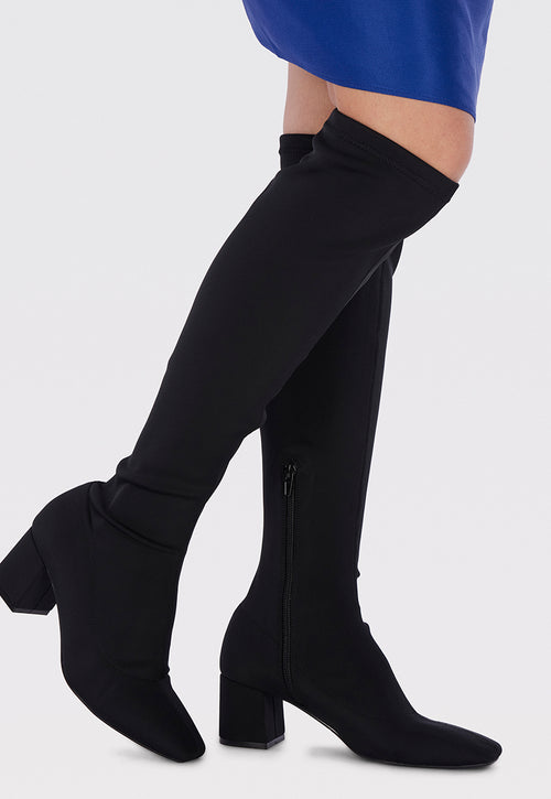 Bota alta elástica negra con tacón medio y punta semi cuadrada para mujer kiberg