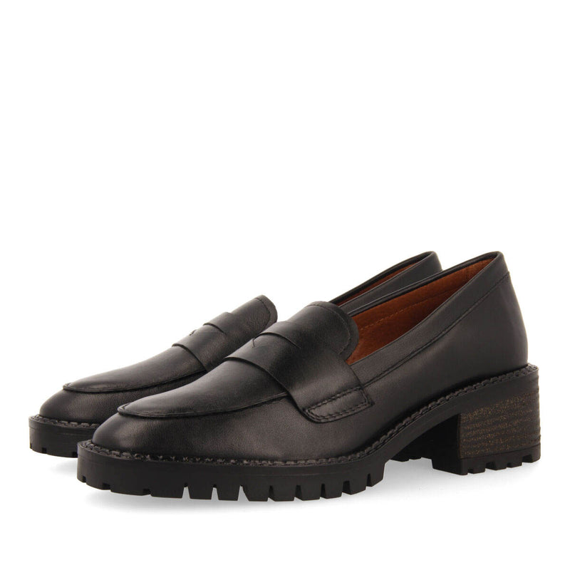 Mocasines negros de piel con piso track para mujer wolsey 