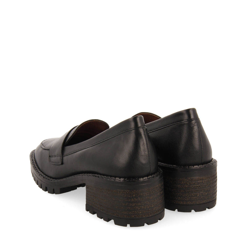Mocasines negros de piel con piso track para mujer wolsey 