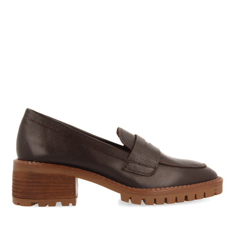 MOCASINES DE PIEL COLOR MOKA CON PISO TRACK PARA MUJER BISMO  