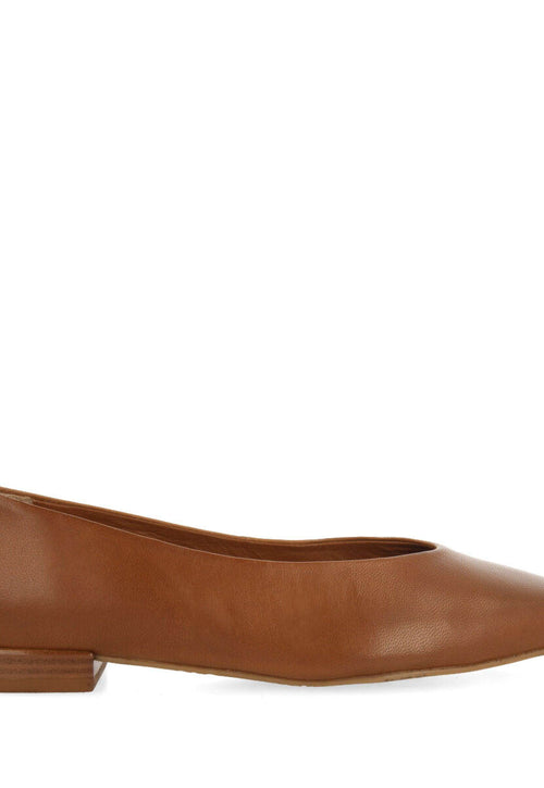 Bailarinas color cuero con punta fina para mujer gifford 