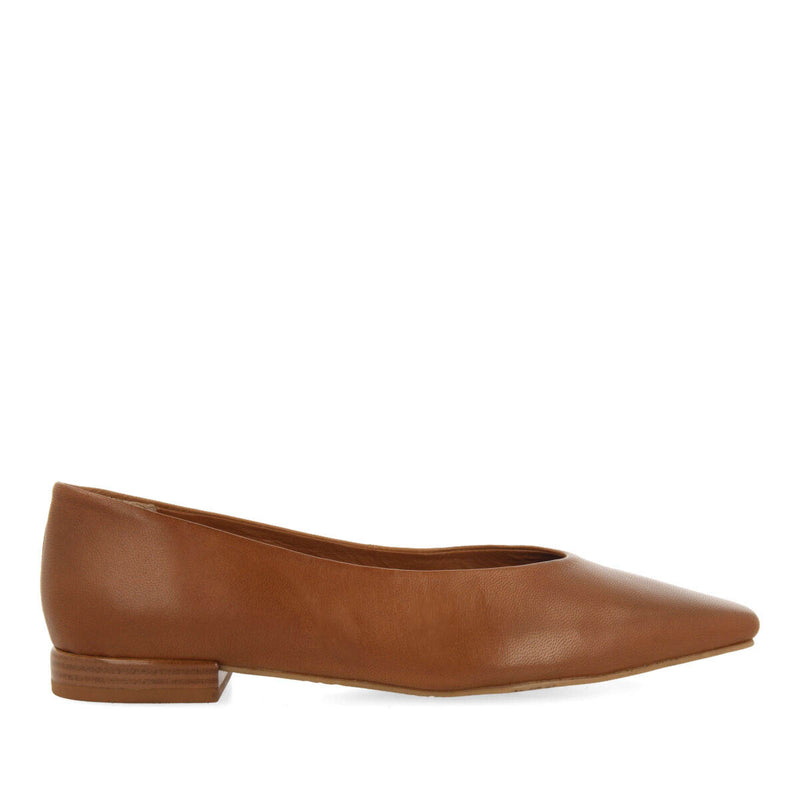 Bailarinas color cuero con punta fina para mujer gifford 