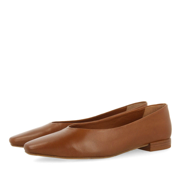 Bailarinas color cuero con punta fina para mujer gifford 