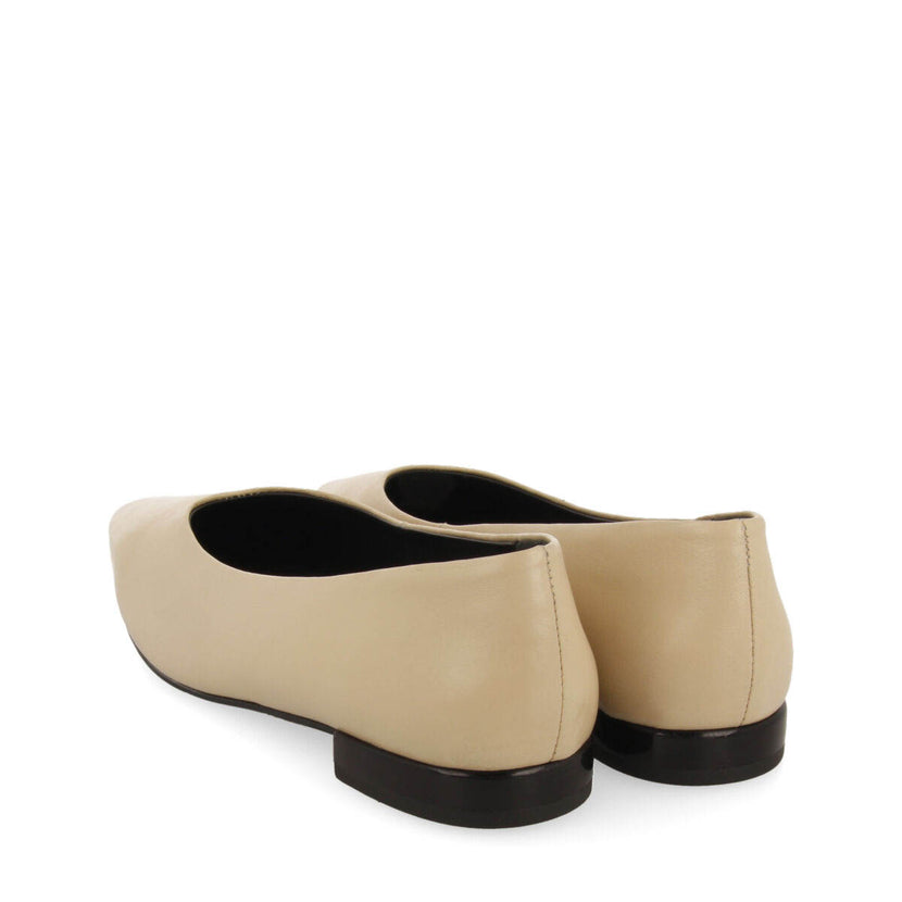 Bailarinas color off-white con punta fina para mujer gifford 
