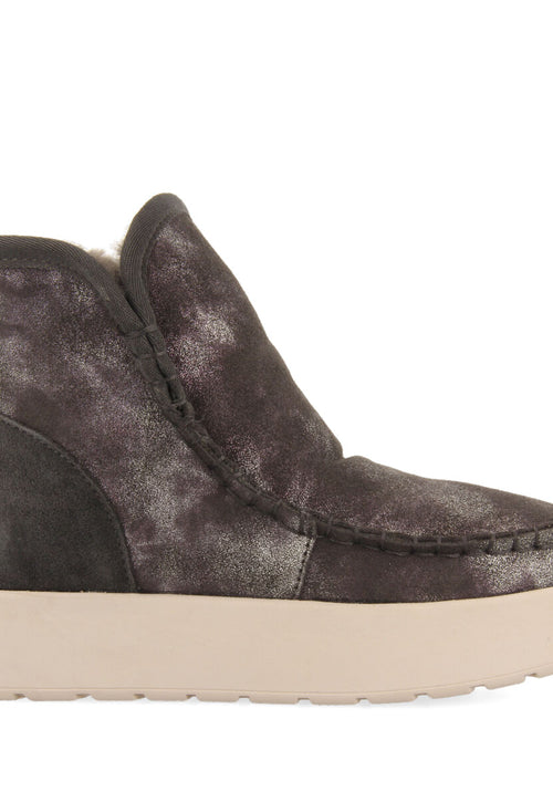 Botín tipo australiano de serraje gris metalizado para mujer annan 