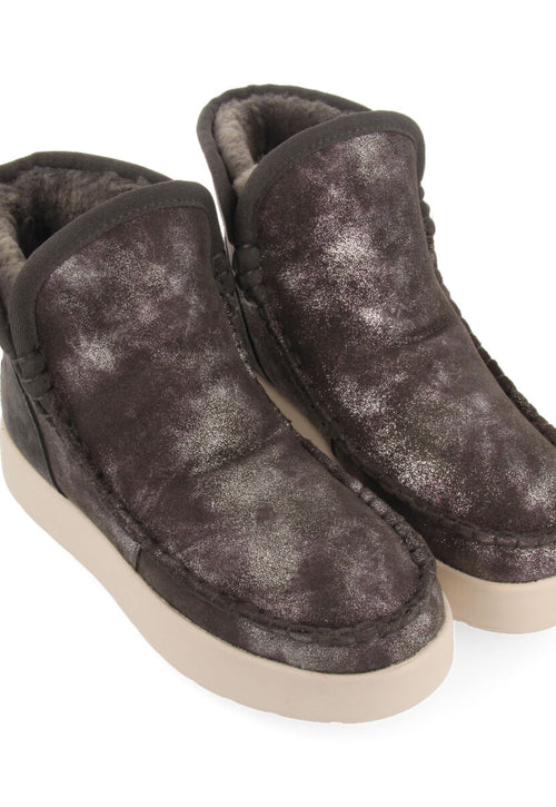 Botín tipo australiano de serraje gris metalizado para mujer annan 