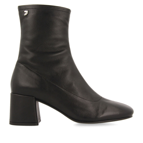 Artas women's black leather ankle boots with mid heels and round toes