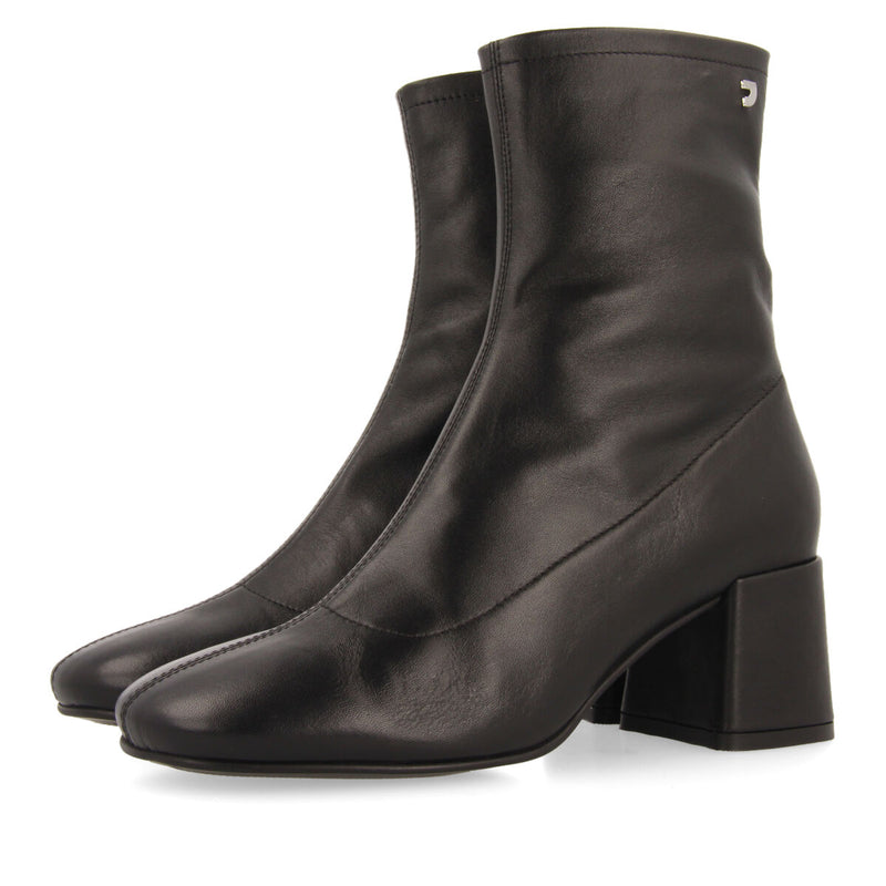 Artas women's black leather ankle boots with mid heels and round toes