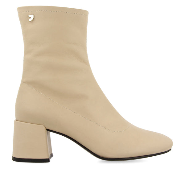 Artas women's cream leather ankle boots with mid heels and round toes
