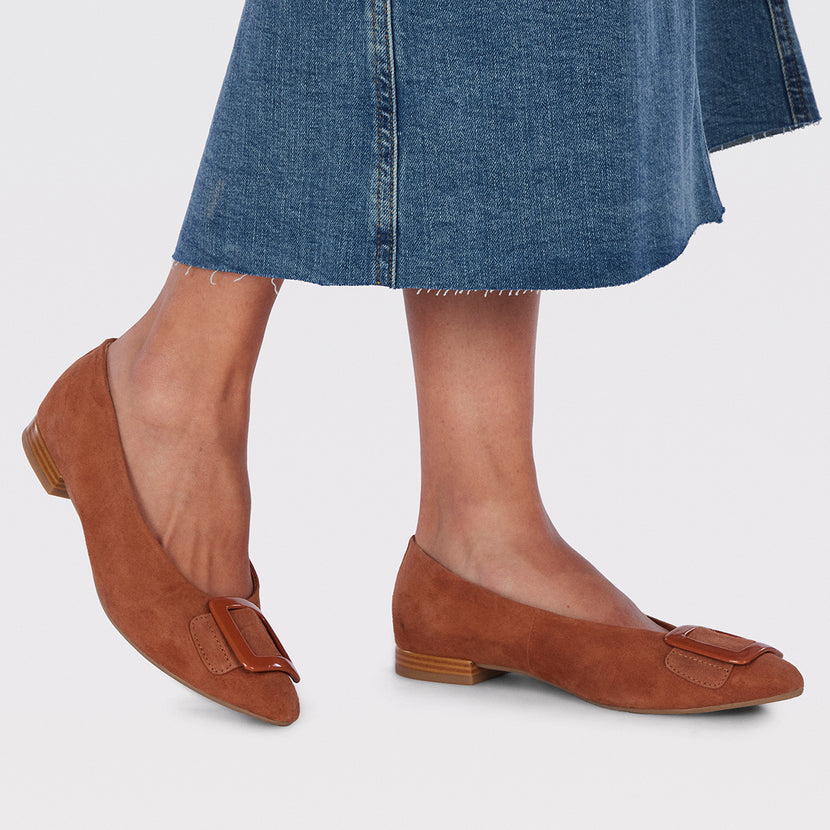 Bailarinas color cuero de piel con detalle de hebilla en charol para mujer ballstad