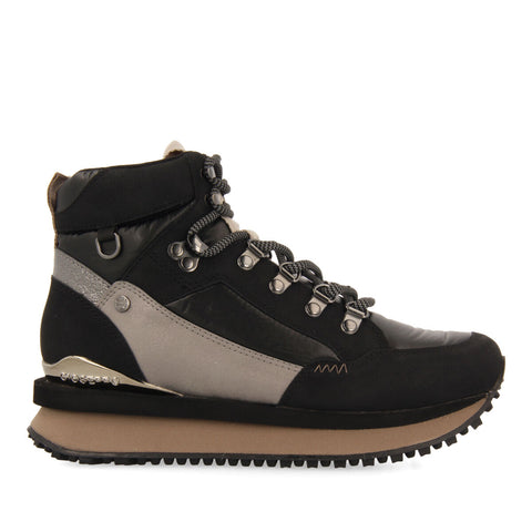 SNEAKERS NEGRAS TIPO BOTÍN MONTAÑERO CON DETALLES PARA MUJER FERNEY