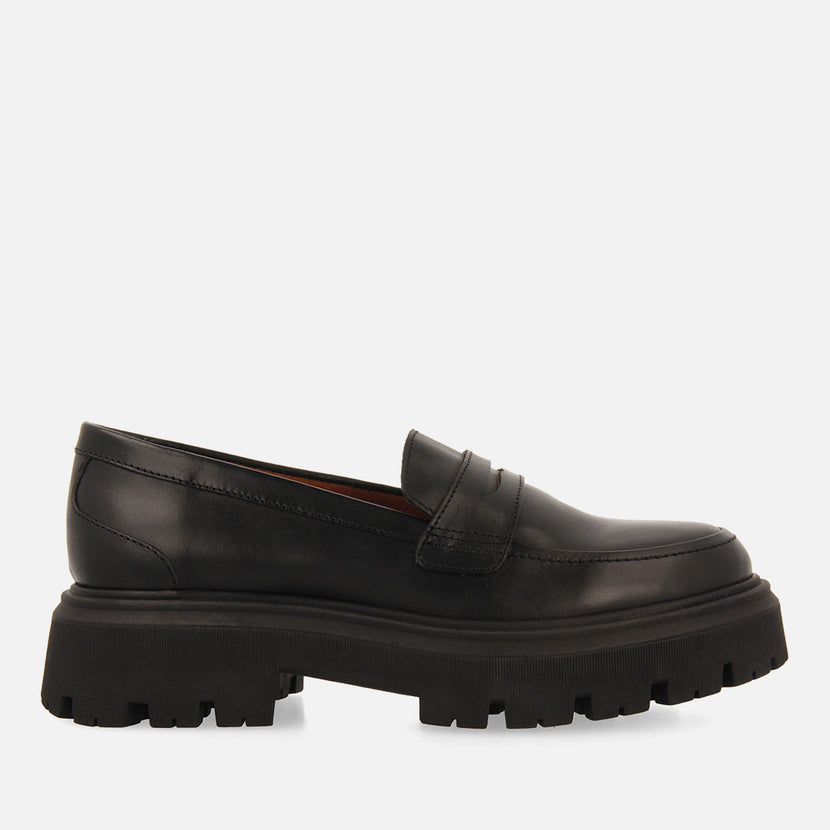 Mocasines negros de piel para mujer steinnes