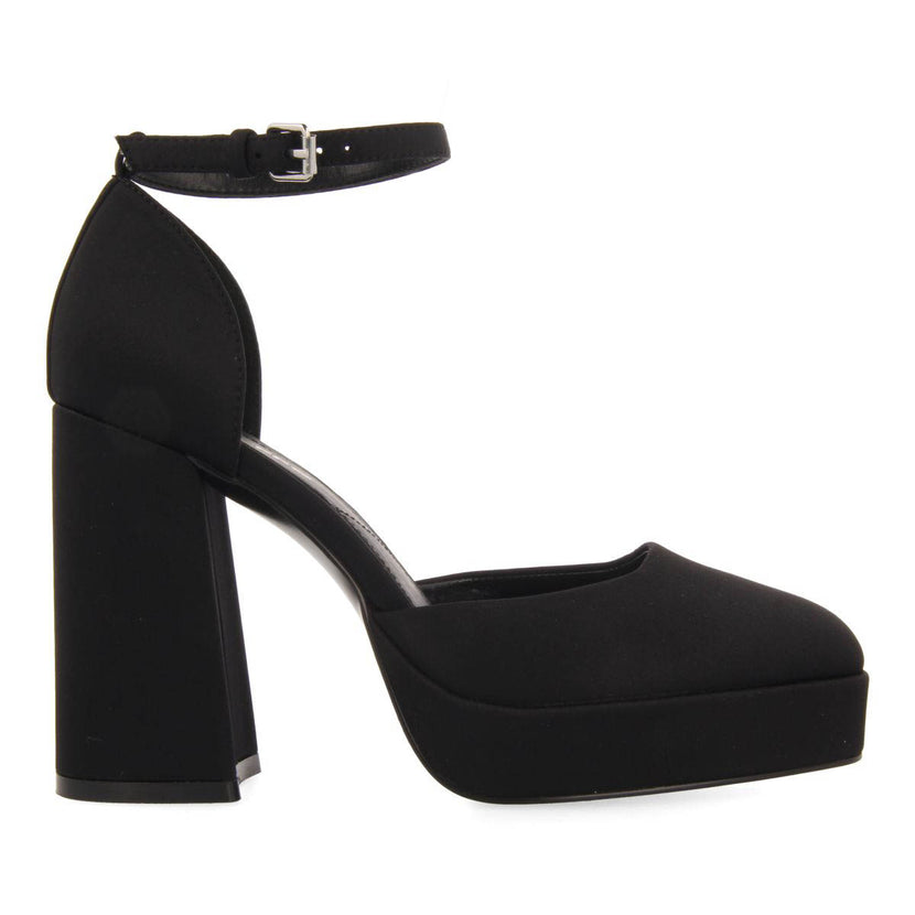 Assynt women's black shoes with wide heels and platforms