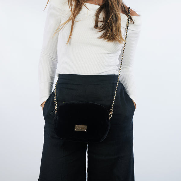 Bolso negro de pelo con asa con cadena - fiss
