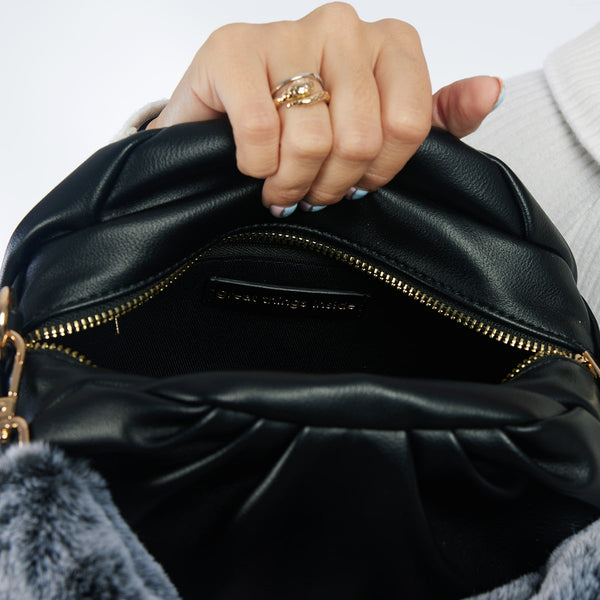 Gravdal frilly black bag with a furry handle