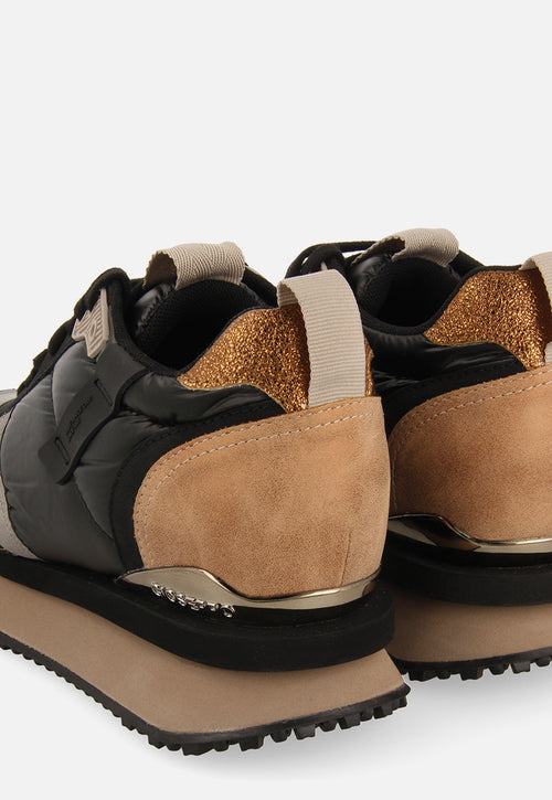 Sneakers noires monochromes rembourrées ornées de détails et talonnette invisible pour femme anif 