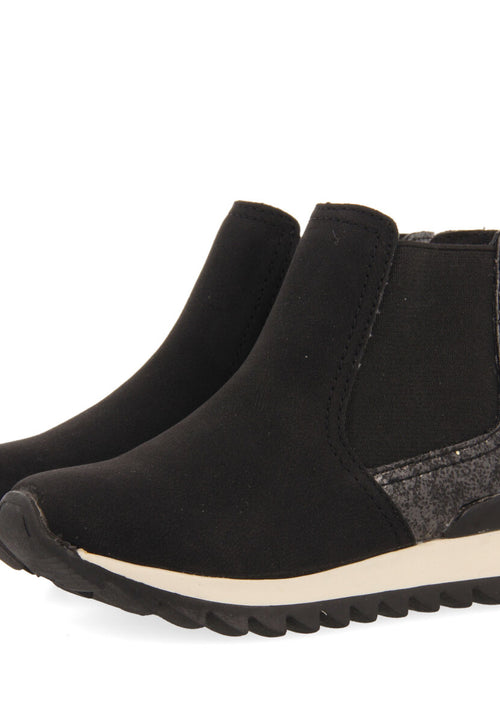 Luncarty children's chelsea boot-style sneakers with shiny black detail