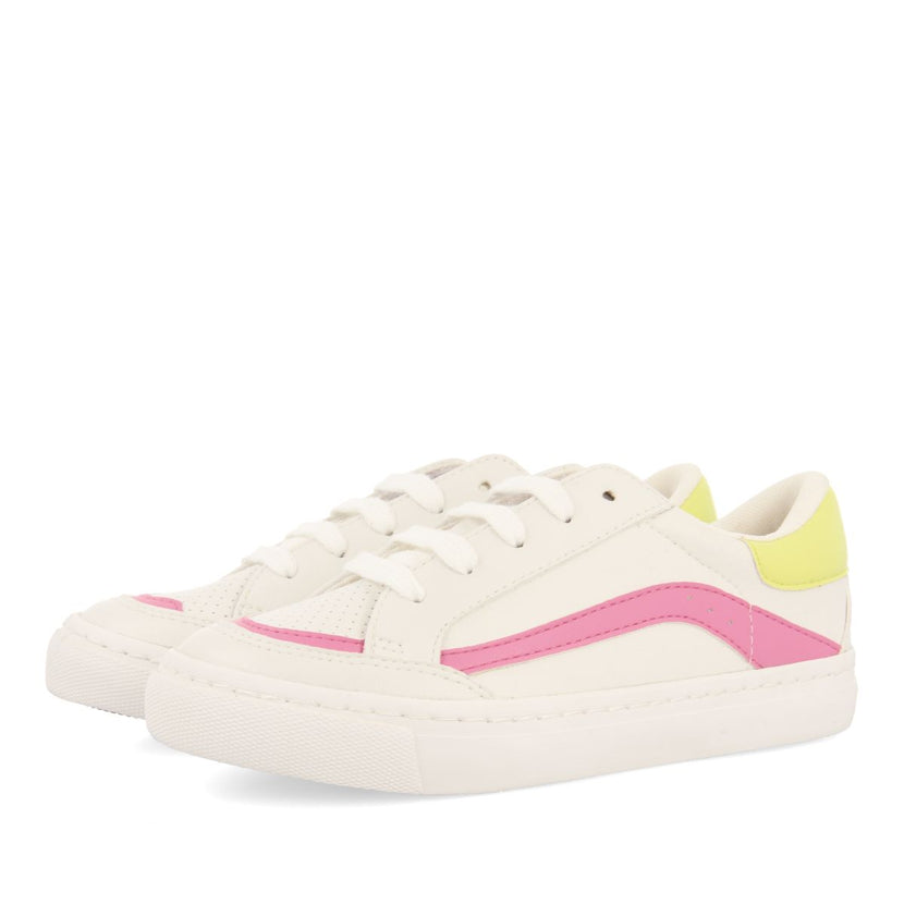 BASKETS BLANCHES AVEC DES DÉTAILS DE COULEURS POUR FILLE ET GARÇON CUSICK 